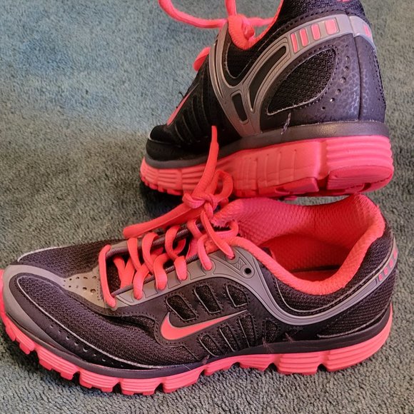 nike running shoes women size 6